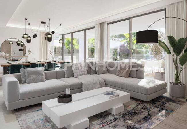 Mijas Calahonda'da Deniz Kıyısında 4 Yatak Odalı Şık Villalar 7