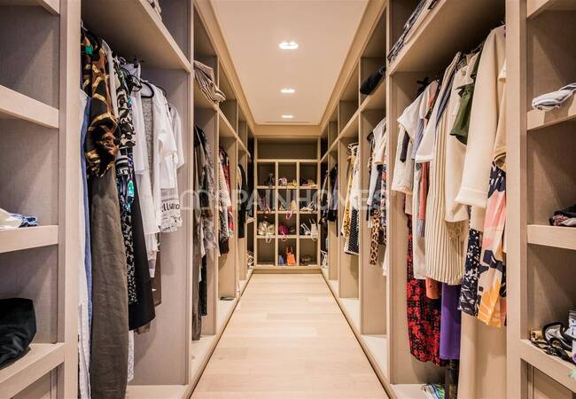 Дизайнерская недвижимость с потрясающими видами в Бенаависе 30