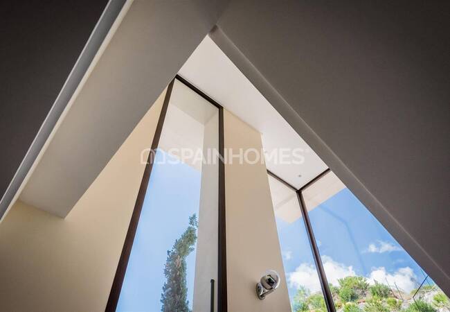 Дизайнерская недвижимость с потрясающими видами в Бенаависе 32