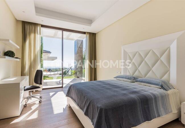 Дизайнерская недвижимость с потрясающими видами в Бенаависе 26