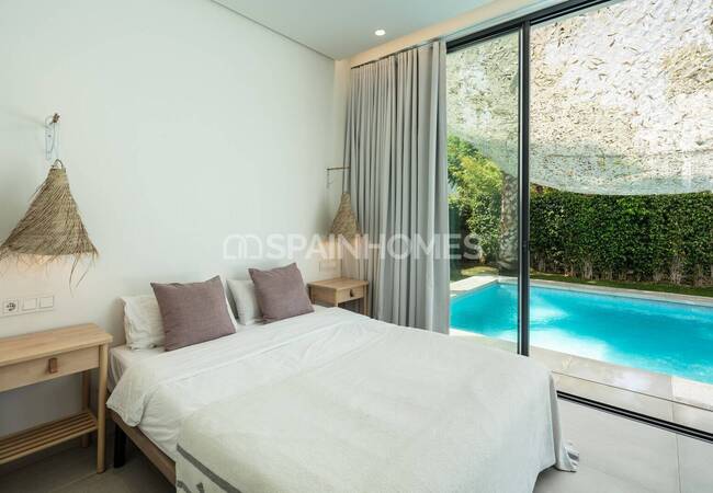 Serenely Beautiful Villa with Nature Views in Estepona 19