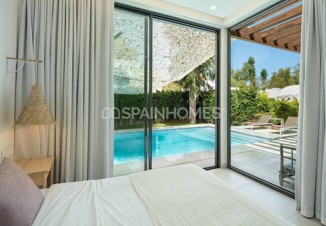 Serenely Beautiful Villa with Nature Views in Estepona 10