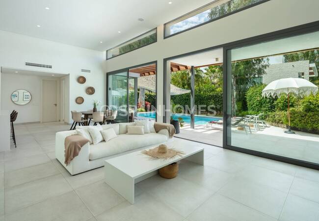 Serenely Beautiful Villa with Nature Views in Estepona 13