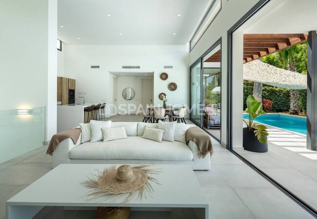 Serenely Beautiful Villa with Nature Views in Estepona 12
