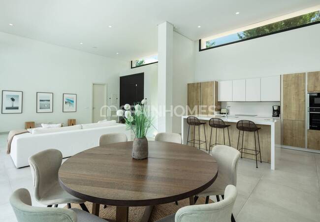 Serenely Beautiful Villa with Nature Views in Estepona 15