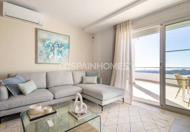 Stylish Apartments with Panoramic Sea Views in Malaga Istán