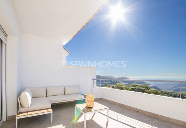 Apartments with Unique Sea and Lake Views in Malaga Istán