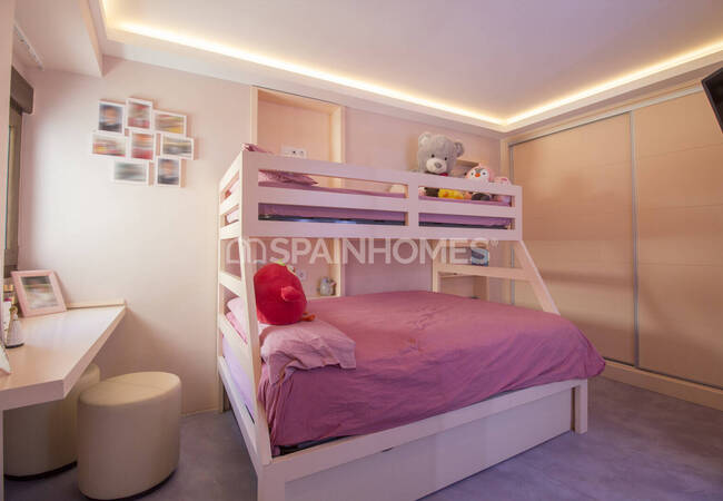 Málaga Manilva'da Deniz Manzaralı Çatı Katı Daire 25