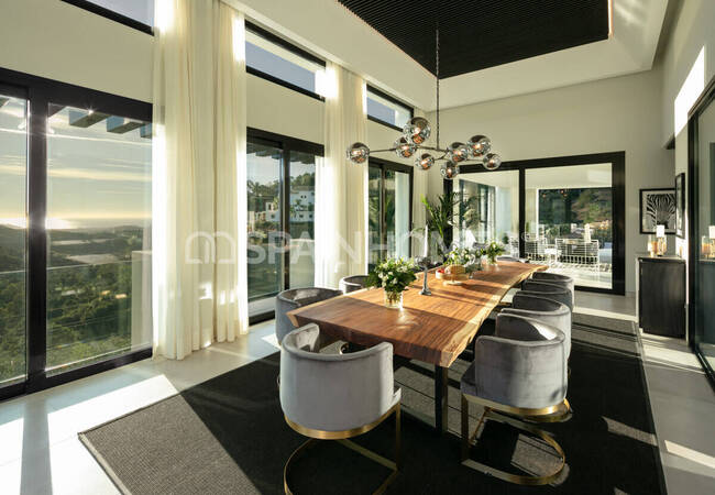 Malaga Benahavis'te Özel Havuzlu Geniş Villa 12