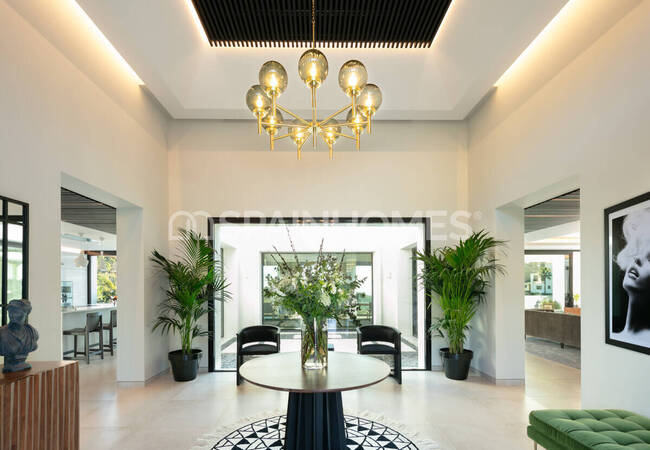 Malaga Benahavis'te Özel Havuzlu Geniş Villa 18