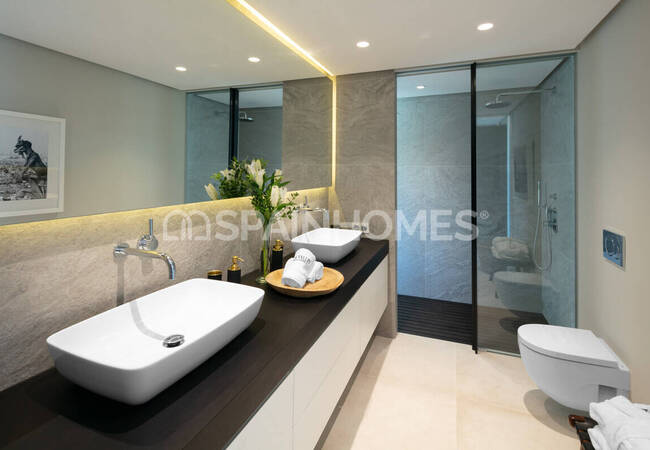 Malaga Benahavis'te Özel Havuzlu Geniş Villa 19