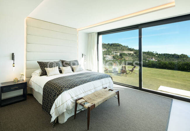 Malaga Benahavis'te Özel Havuzlu Geniş Villa 21