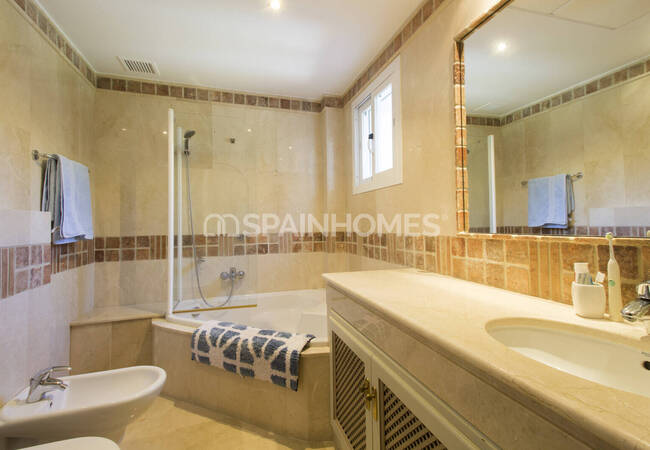 4-bedroom House with Sea View in Marbella Málaga 39