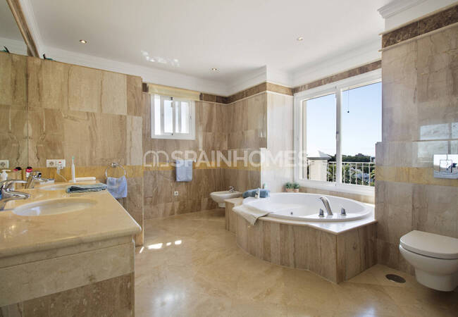 4-bedroom House with Sea View in Marbella Málaga 45