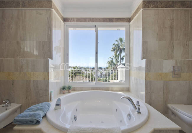 4-bedroom House with Sea View in Marbella Málaga 46