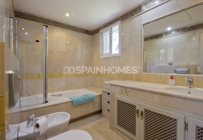 4-bedroom House with Sea View in Marbella Málaga 51