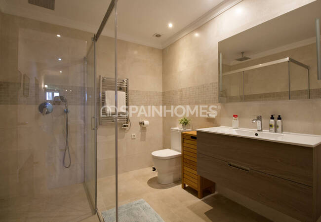 4-bedroom House with Sea View in Marbella Málaga 57