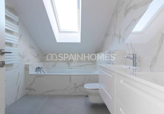 Stylish Penthouse in a Gated Complex in Fuengirola Malaga 22