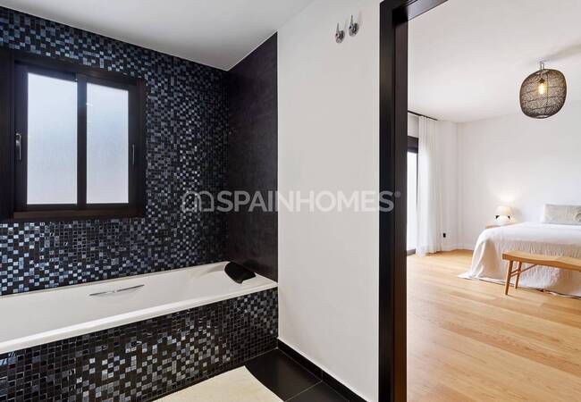 Spacious Detached 5-bedroom House in Benalmádena 31