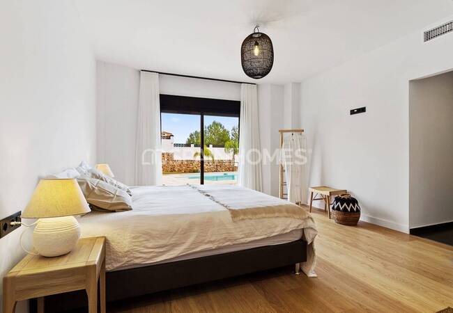 Spacious Detached 5-bedroom House in Benalmádena 32