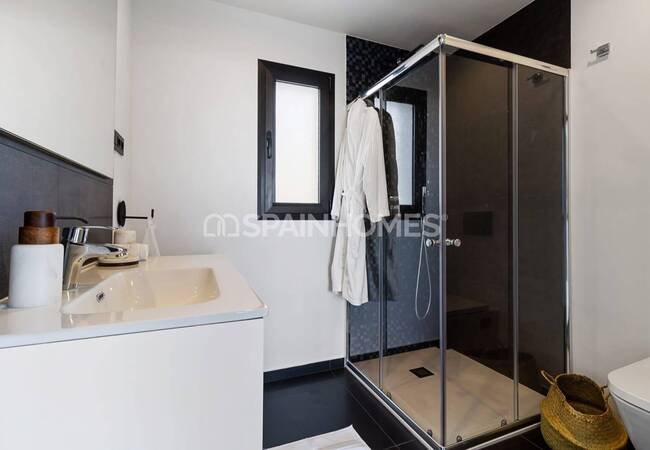 Spacious Detached 5-bedroom House in Benalmádena 40