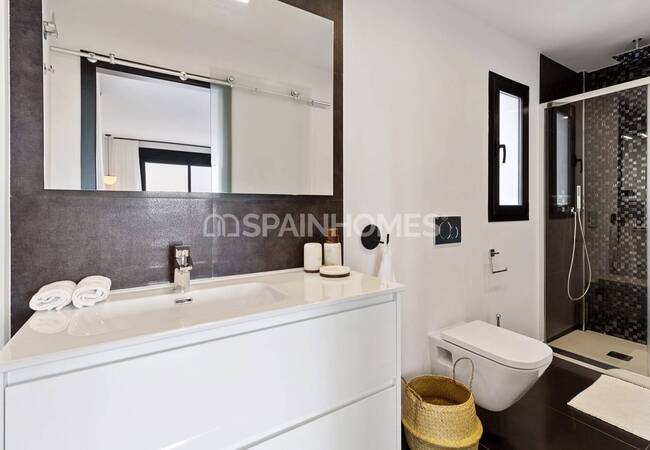 Spacious Detached 5-bedroom House in Benalmádena 42