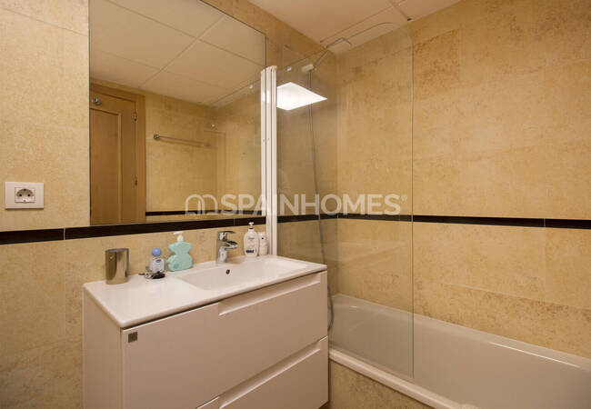 Beachside Key Ready Apartment in Málaga Estepona 28