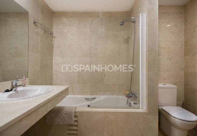 Beachside Key Ready Apartment in Málaga Estepona 29