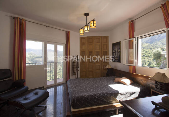 Duplex Penthouse with 80 M² Rooftop Solarium in Istán, Málaga 16