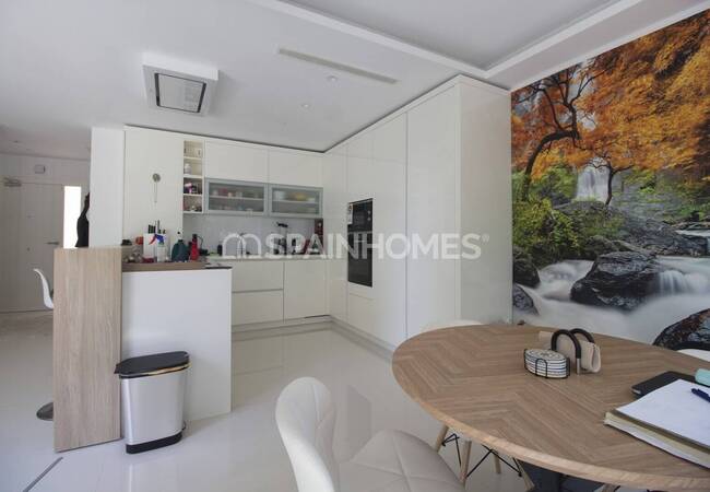 منزل بإطلالة بحرية مع مرافق رائعة في بينالمادينا 8