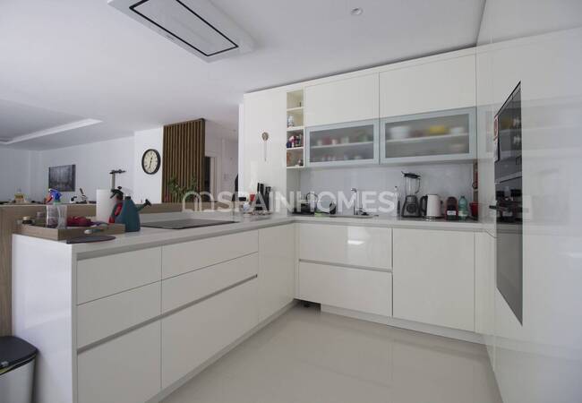 منزل بإطلالة بحرية مع مرافق رائعة في بينالمادينا 9