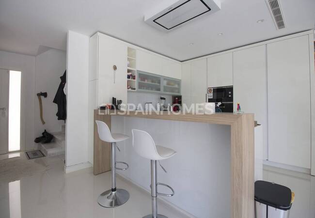 منزل بإطلالة بحرية مع مرافق رائعة في بينالمادينا 10