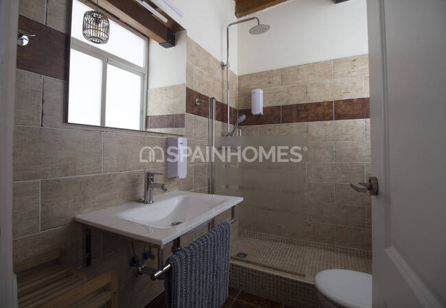 منزل مستقل حديث مكون من 6 غرف نوم مع جاكوزي في بينالمادينا 39