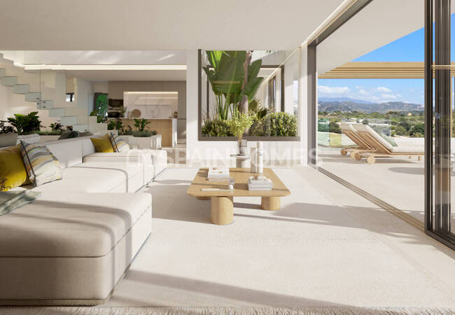 Houses with Sea Views and Outdoor Living in Estepona 10