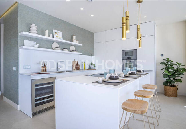 Marbella'da Site İçinde Taşınmaya Hazır Deniz Manzaralı Ev 19