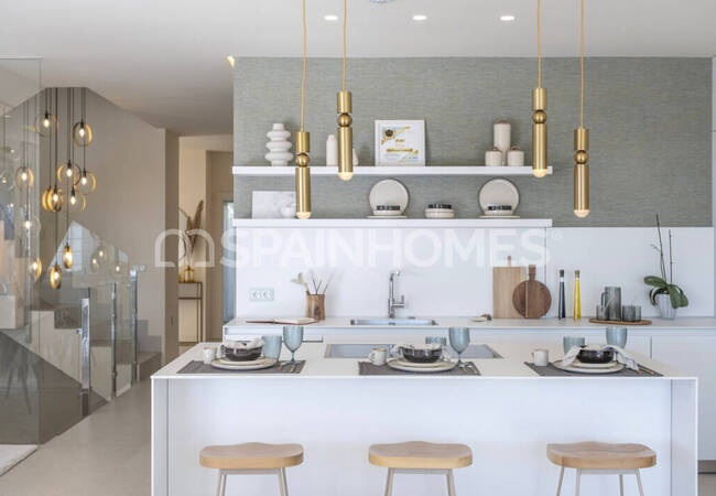 Marbella'da Site İçinde Taşınmaya Hazır Deniz Manzaralı Ev 21