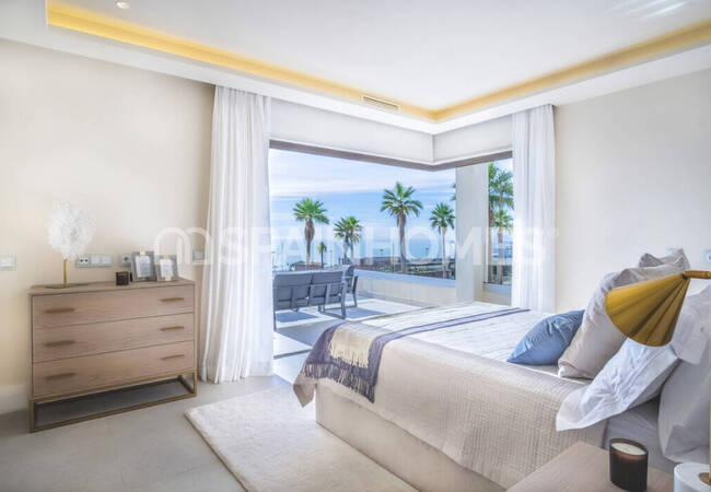 Marbella'da Site İçinde Taşınmaya Hazır Deniz Manzaralı Ev 23