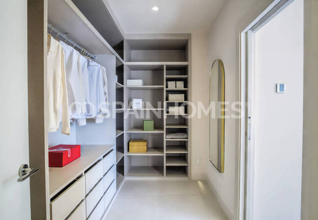 Marbella'da Site İçinde Taşınmaya Hazır Deniz Manzaralı Ev 29