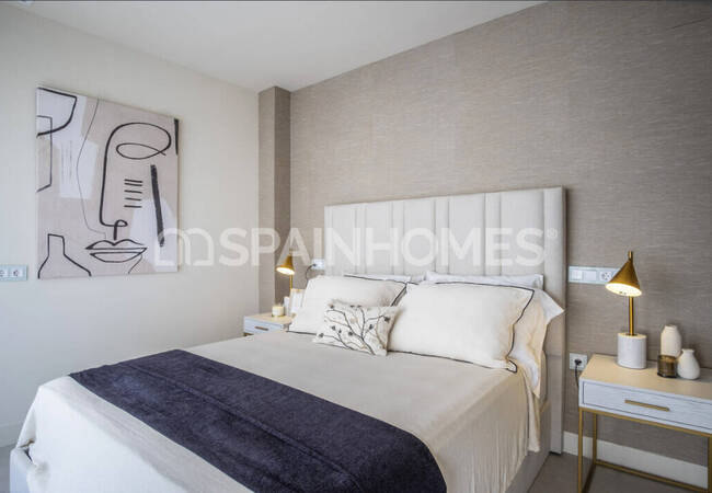 Marbella'da Site İçinde Taşınmaya Hazır Deniz Manzaralı Ev 24