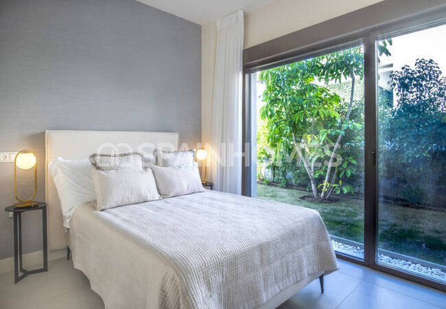 Marbella'da Site İçinde Taşınmaya Hazır Deniz Manzaralı Ev 27