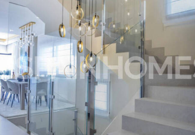 Marbella'da Site İçinde Taşınmaya Hazır Deniz Manzaralı Ev 34