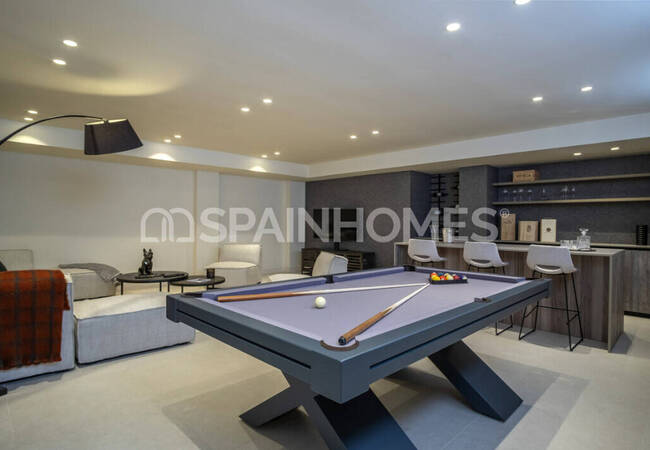 Marbella'da Site İçinde Taşınmaya Hazır Deniz Manzaralı Ev 36