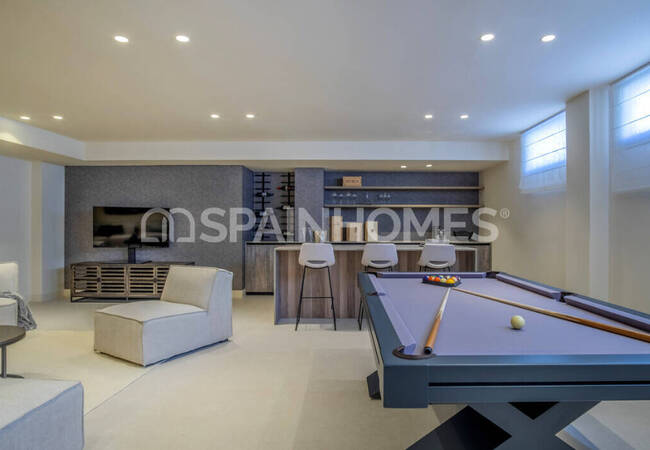 Marbella'da Site İçinde Taşınmaya Hazır Deniz Manzaralı Ev 37