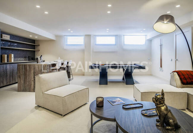 Marbella'da Site İçinde Taşınmaya Hazır Deniz Manzaralı Ev 38