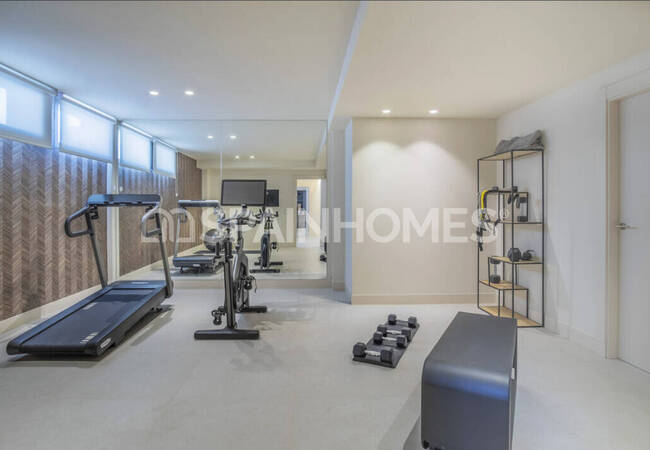 Marbella'da Site İçinde Taşınmaya Hazır Deniz Manzaralı Ev 40