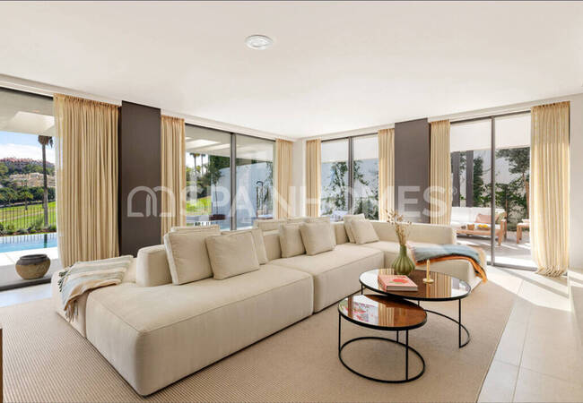 Luxury Villa with Pool Near Sea in Marbella 28