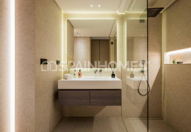 Luxury Villa with Pool Near Sea in Marbella 41