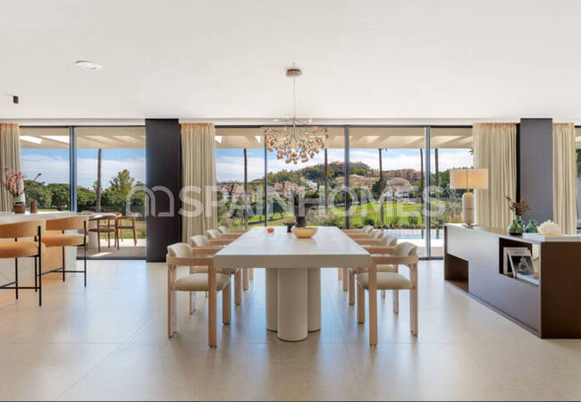 Luxury Villa with Pool Near Sea in Marbella 26