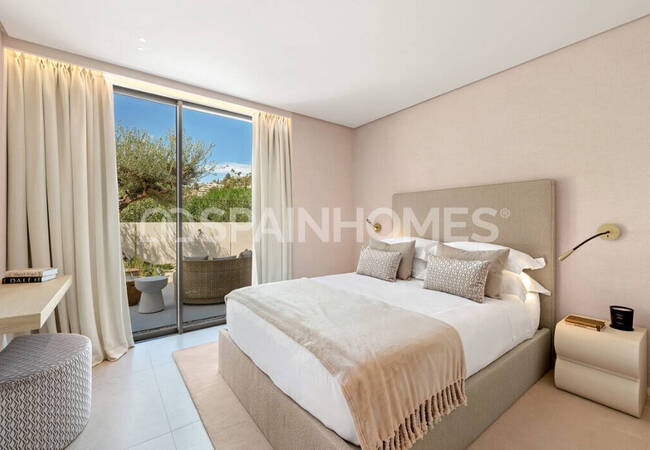 Luxury Villa with Pool Near Sea in Marbella 35