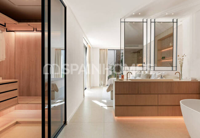 Luxury Villa with Pool Near Sea in Marbella 39